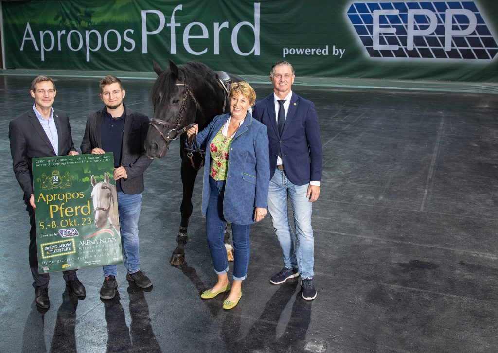 Von li. nach re.: Mag. Philipp Gruber (Vorsitzender des Vorstands Business Messen Gen.m.b.H), GF Daniel Pölzlbauer (Firma EPP), Ing. Edith Kermer Berger (Show- & Rahmenprogramm), Oberstleutnant Roland Pulsinger (Turnierleitung CSI3*, CDI3* und Hallenvielseitigkeit). © Arena Nova 