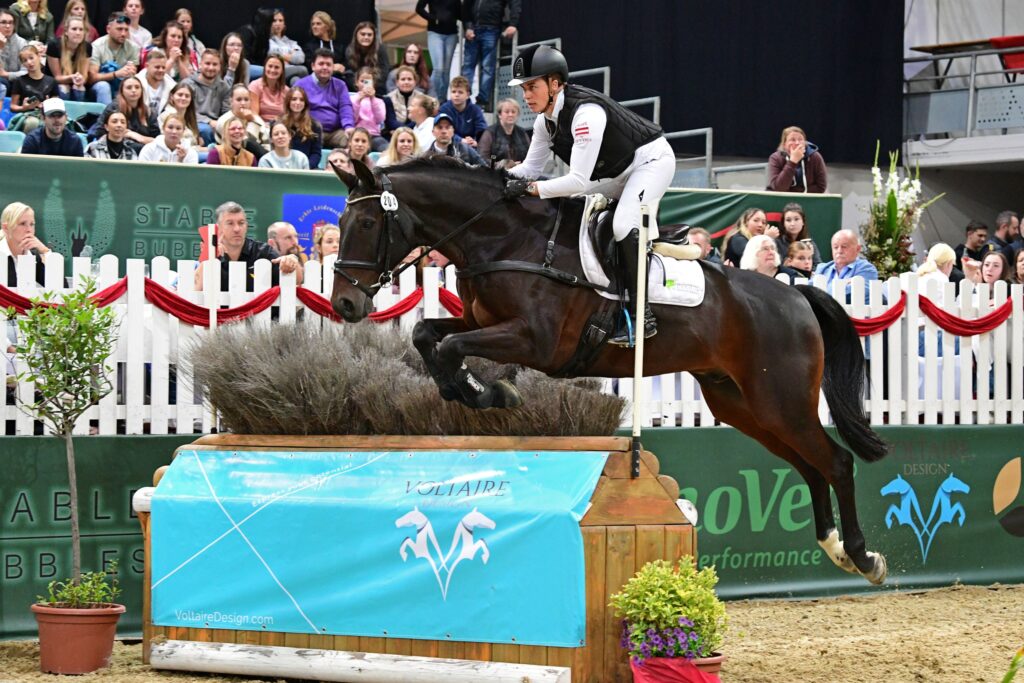 Die amtierende Staatsmeisterin Charlotte Dobretsberger startet in der Hallenvielseitigkeit. © horsicphotography