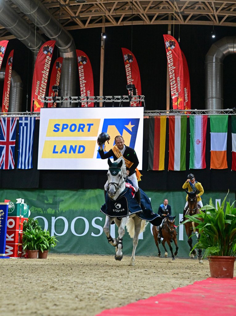 Sieger im Großen Preis vom Sportland NÖ Ales Opatrny. © horsicphotography