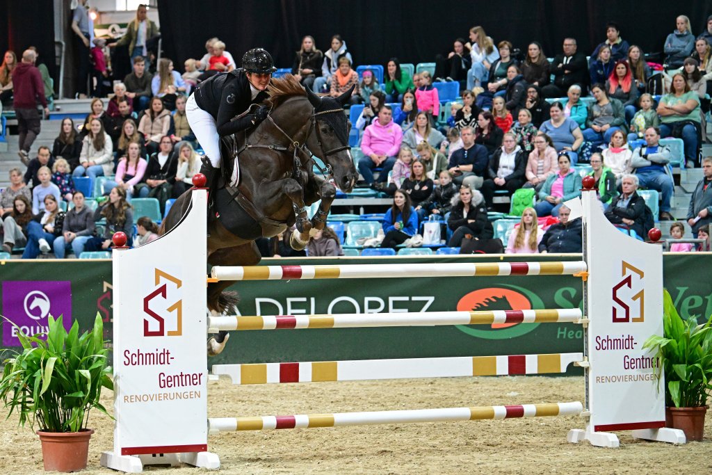Theresa Pachler (AUT/NÖ) und Kingston VH Maarlohof sprangen auf Platz 3 im CSI3* Preis von SGR. © horsicphotography