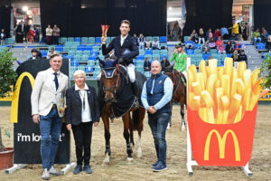 Siegerehrung im McDonalds Youngster Tour Finale: Roland Pulsinger, Ines Bejdl, Angelos Touloupis, Mag. Richard Jaritz. © HORSIC