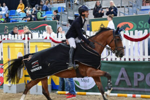 Ehrenrunde für Angelos Touloupis. © HORSIC