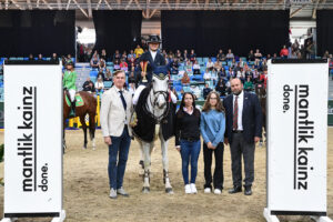 Roland Pulsinger, Emma Bachl, Yasmin und Emily Mantlik, Karoly Fugli. © HORSIC