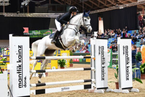 Emma Bachl und Classic White. © HORSIC
