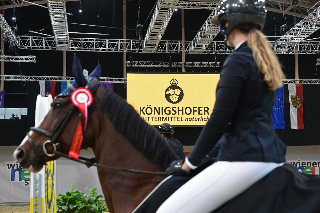 Anna Duff gewinnt den Preis von Königshofer. © horsicphotography
