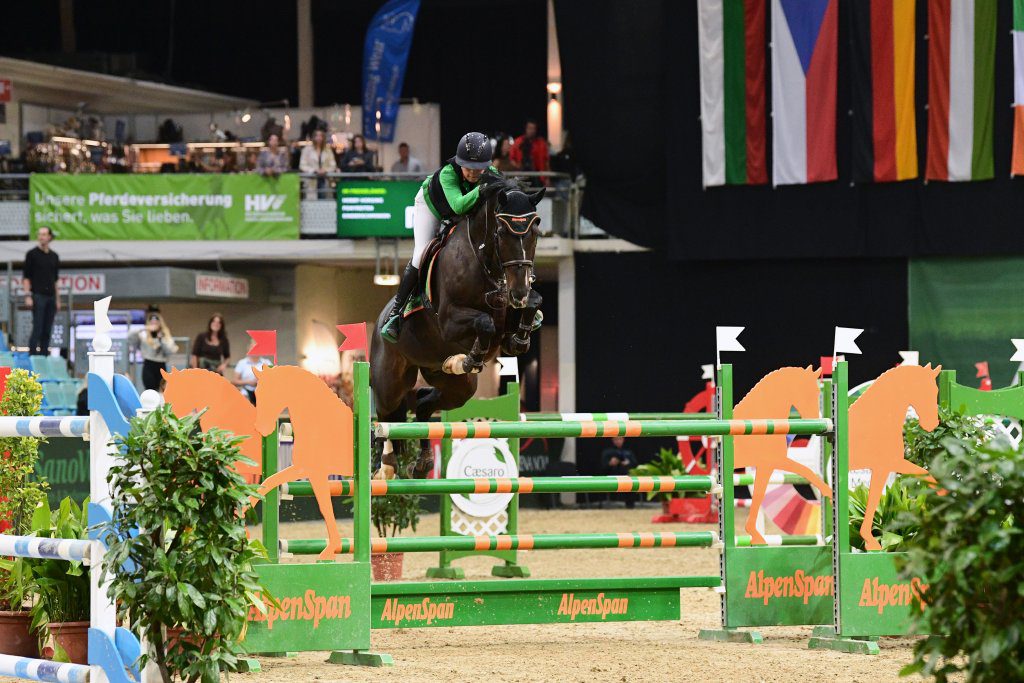 Und wieder eine Talentprobe der 21-jährigen Lena Binder. © horsicphotography
